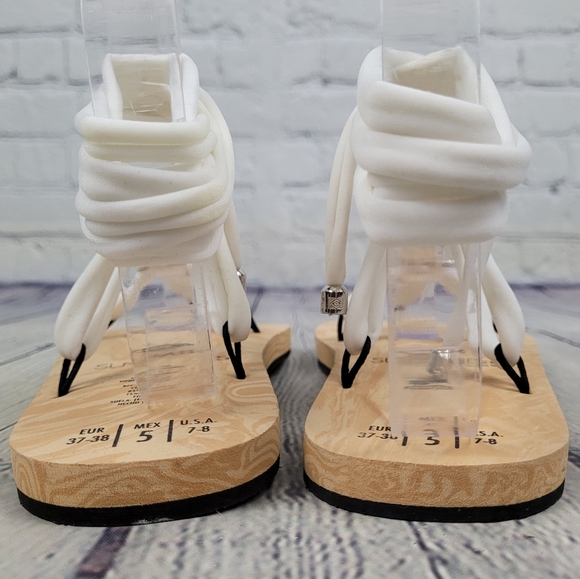 SUN SMILES | strappy gladiator style thong flat sandals - Picture 6 of 9